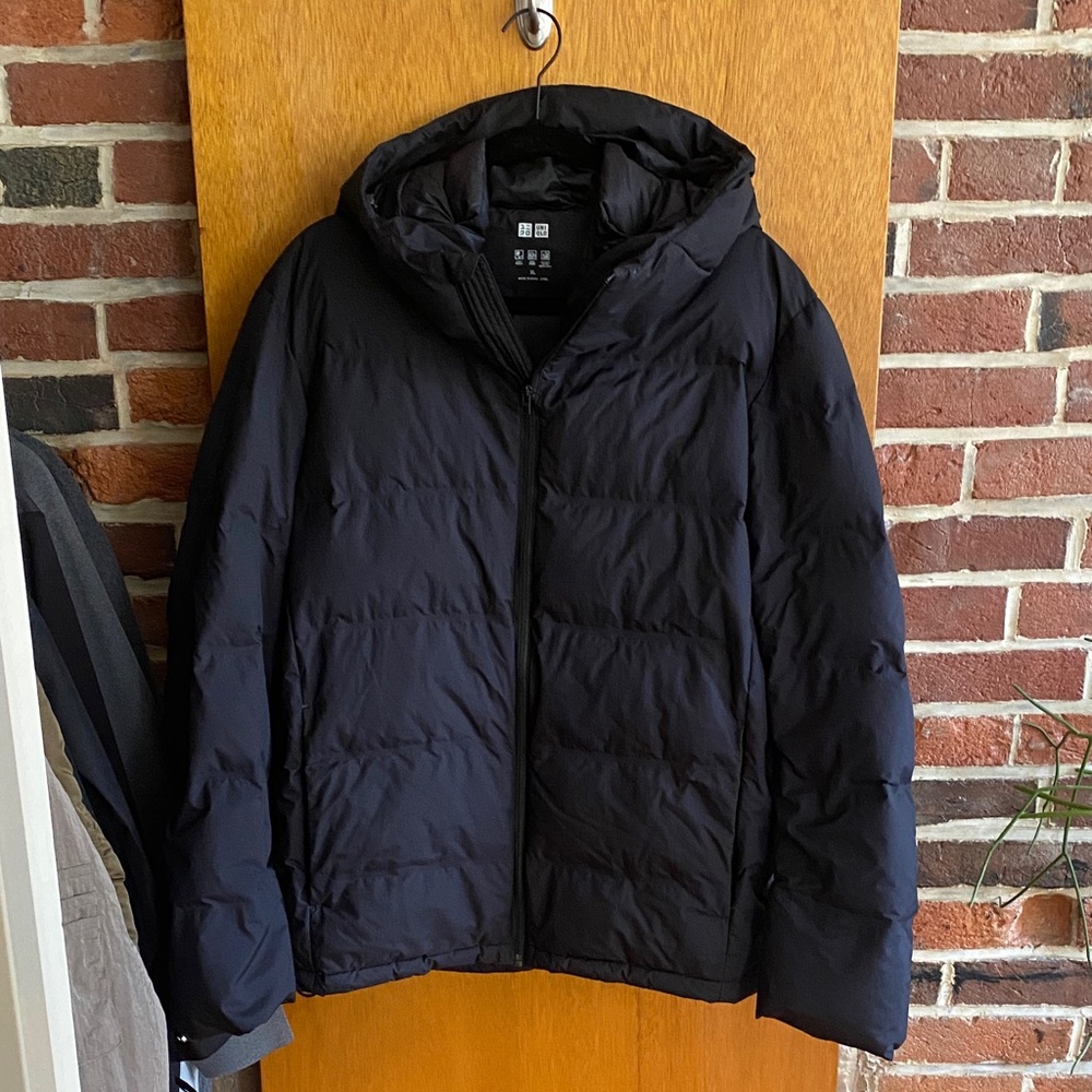 UNIQLO Men’s Black Hooded Puffer Coat